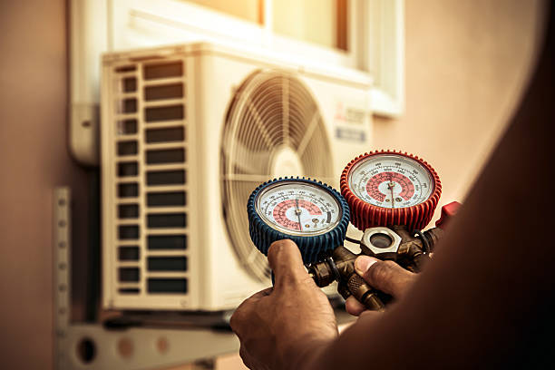 Professional Hvac Maintenance technician working in South Richmond Hill, NY
